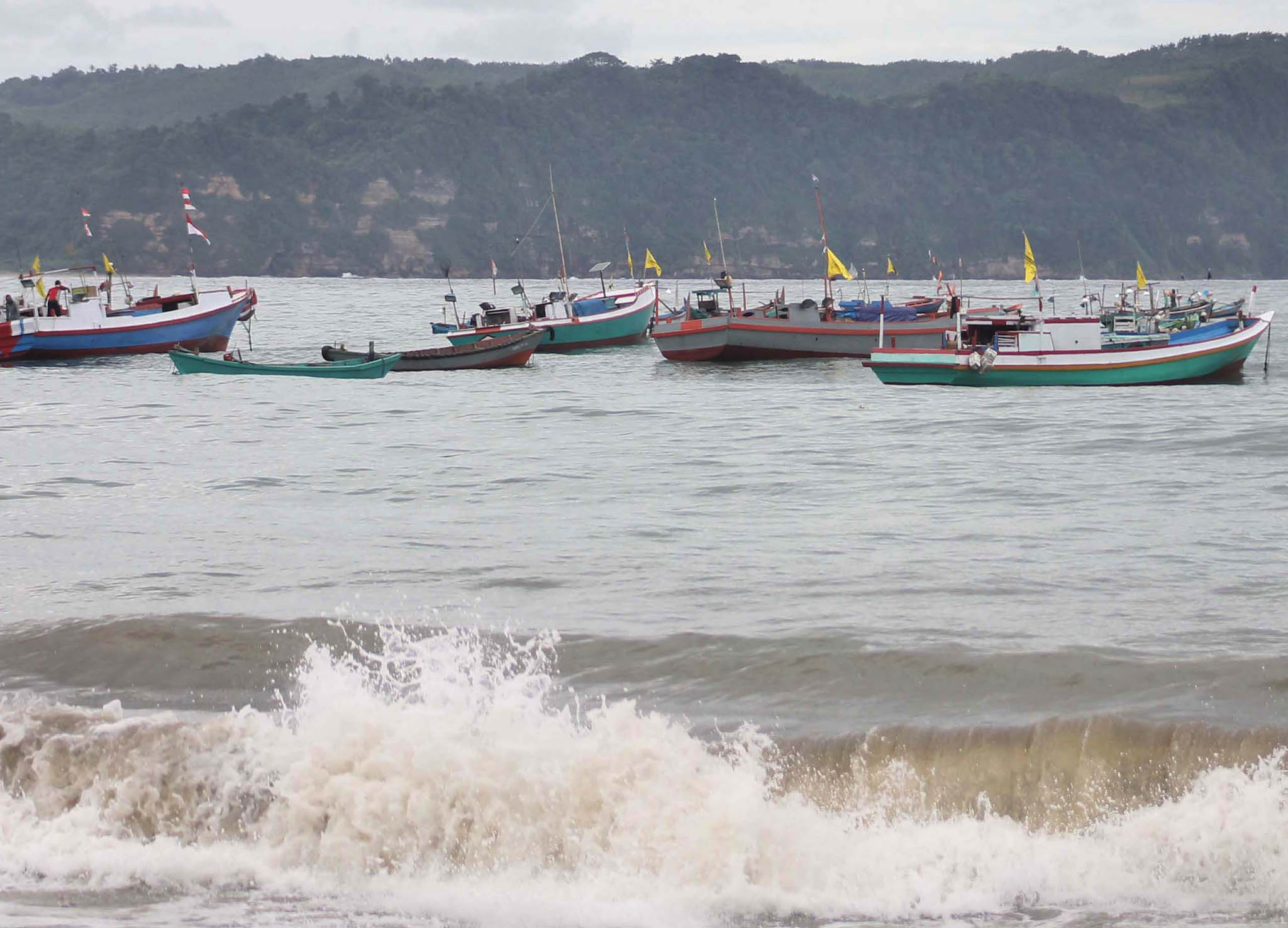 Ilustrasi gelombang tinggi