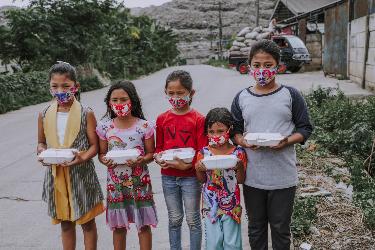 Bantuan untuk warga yang terkena pandemi covid-19.