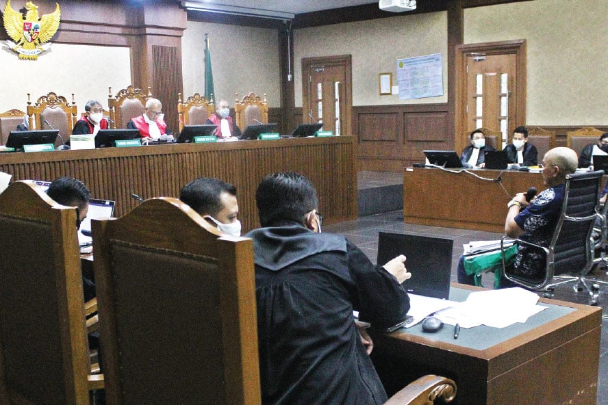 Sidang lanjutan kasus dugaan suap dan gratifi kasi terkait dengan penanganan perkara di Mahkamah Agung  terdakwa Sekretaris MA Nurhadi