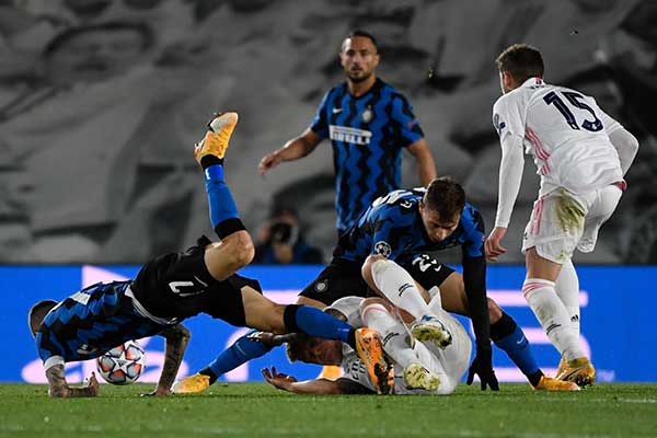 Pertandingan antara Real Madrid melawan Inter Milan dalam lanjutan penyisihan Liga Champions