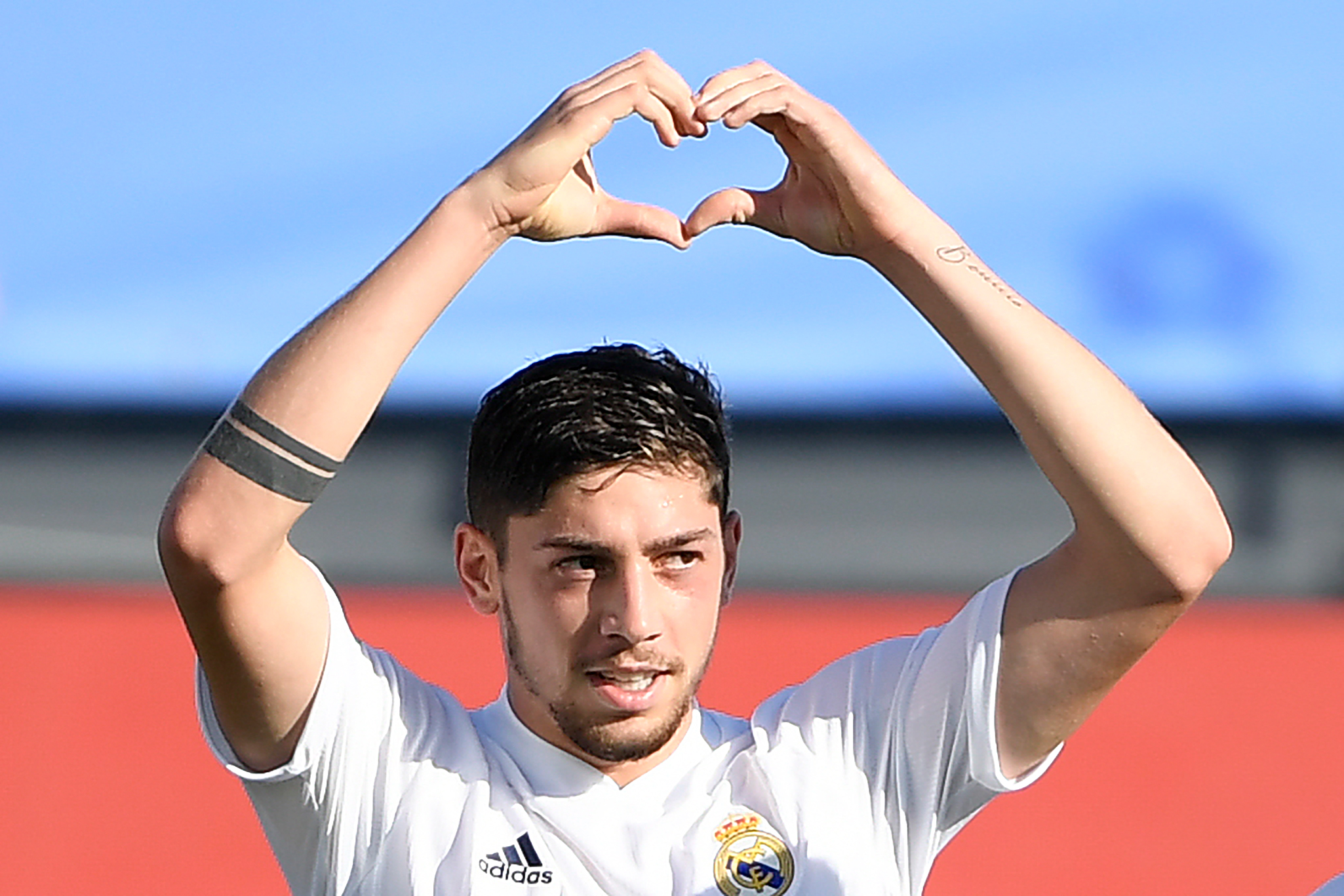 Gelandang Real Madrid Federico Valverde melakukan selebasi usai mencetak gol ke gawang Huesca di laga La Liga.