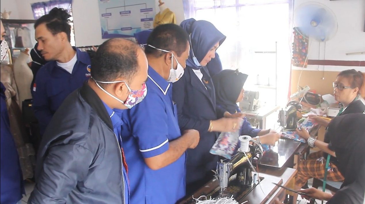 DPW Partai NasDem Maluku Utara menggandeng UMKM disabilitas Kota Ternate untuk membuat ribuan masker kain.