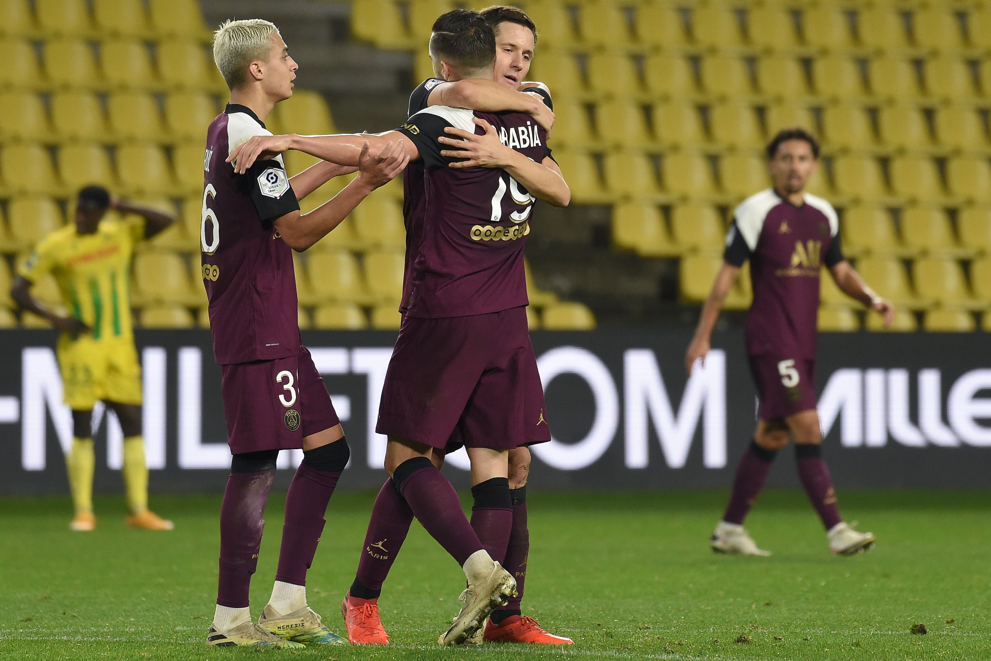 Pemain Paris Saint-Germain melakukan selebrasi usai mencetak gol ke gawang Nantes dalam laga Ligue 1.