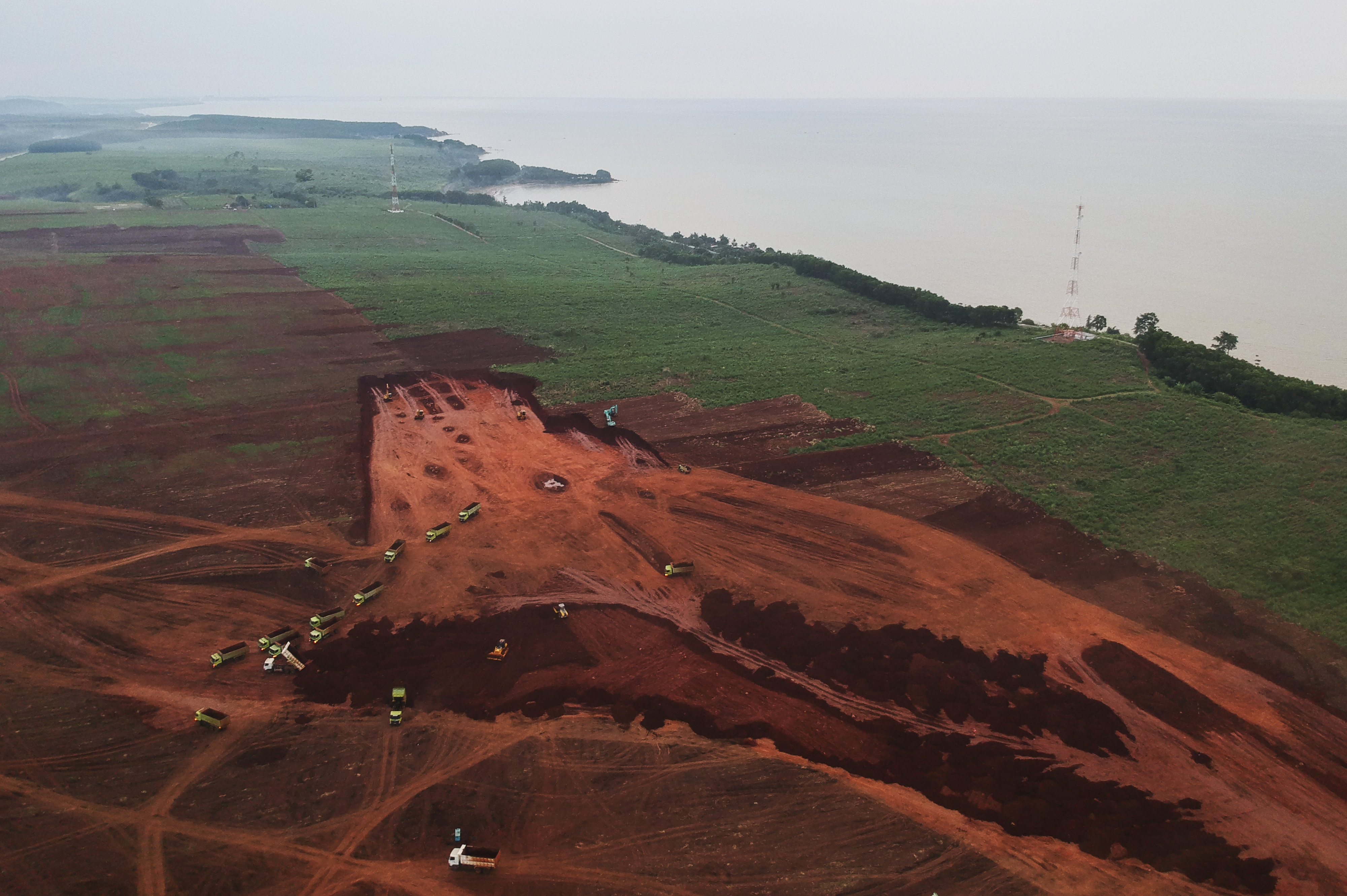 Foto udara pembangunan Kawasan Industri Terpadu Batang (KITB), Jawa Tengah, Sabtu (17/10). Penanaman modal kerat kaitannya dengan daerah. 
