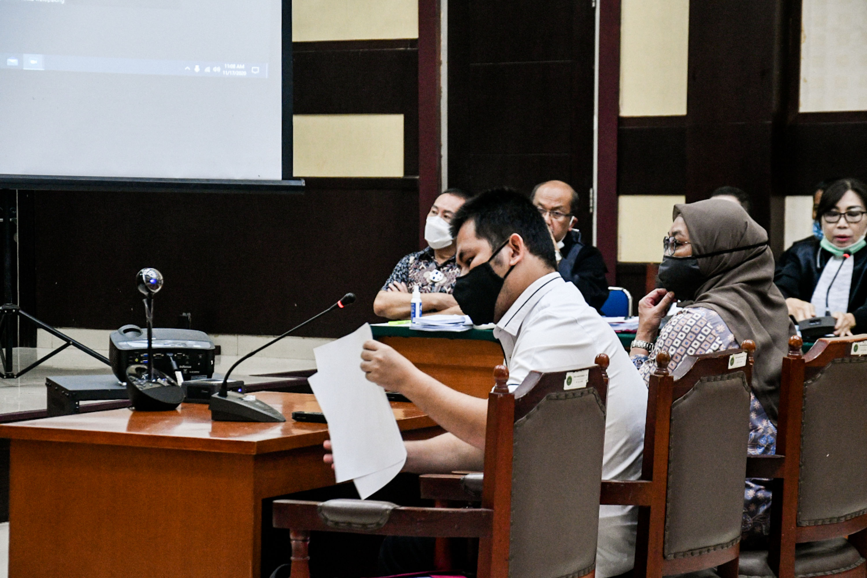 Pemeriksa forensik digital dari Direktorat Tindak Pidana Siber Bareskrim Polri AKP Adi Setya saat menjadi saksi, Selasa (17/11).