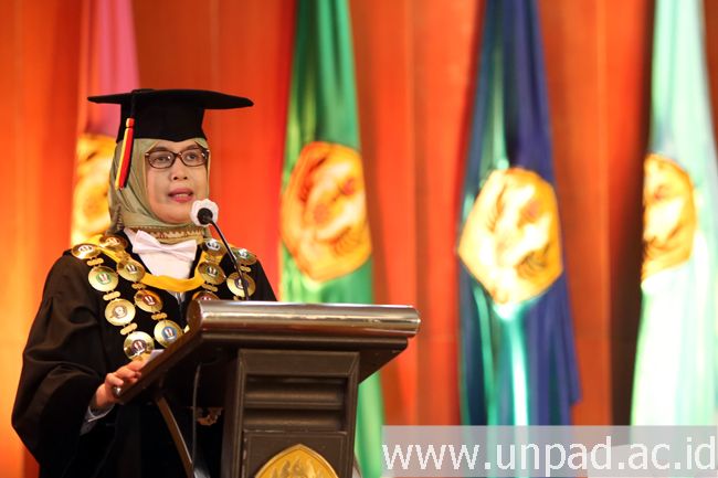 Rektor Unpad Prof Rina Indiastuti