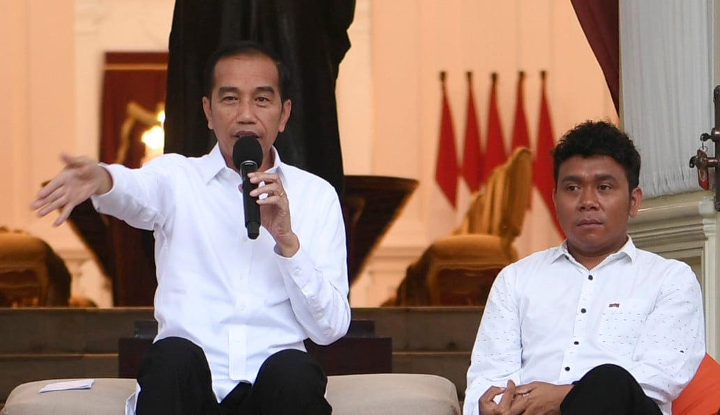 Staf Khusus Presiden, Billy Mambrasar (kanan)