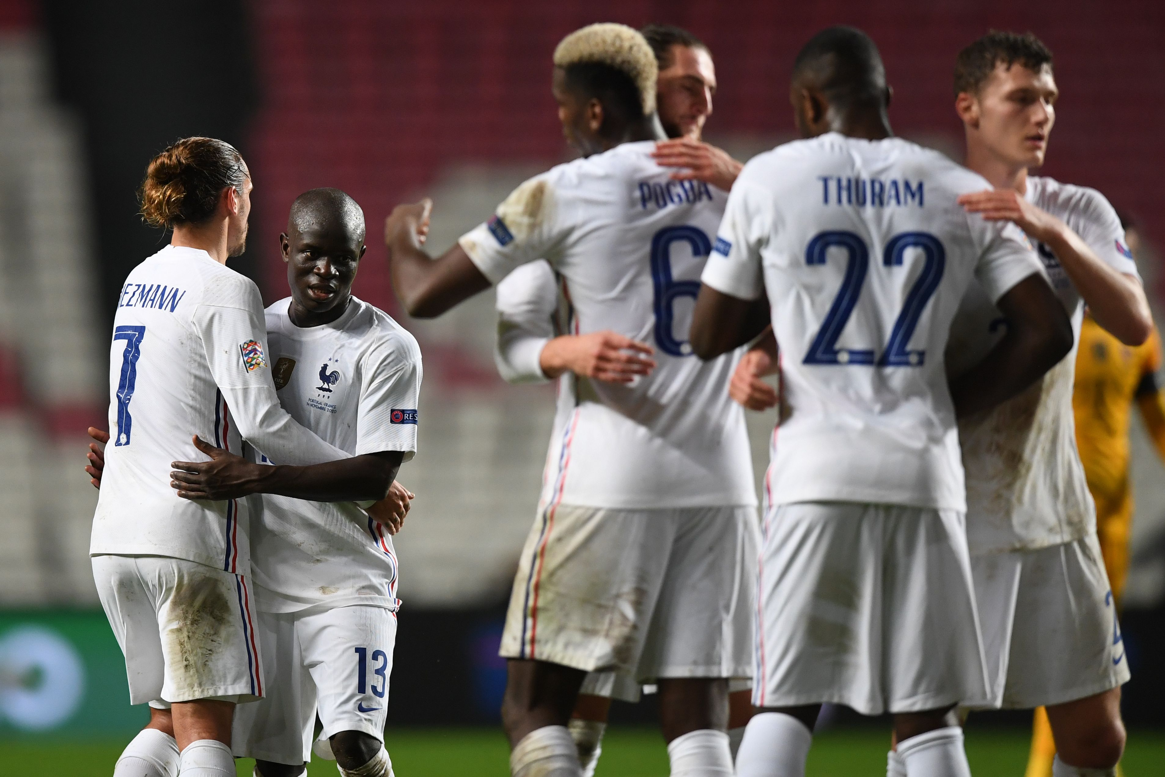 Para pemain Prancis merayakan kemenangan mereka atas Portugal di laga Liga Negara UEFA.