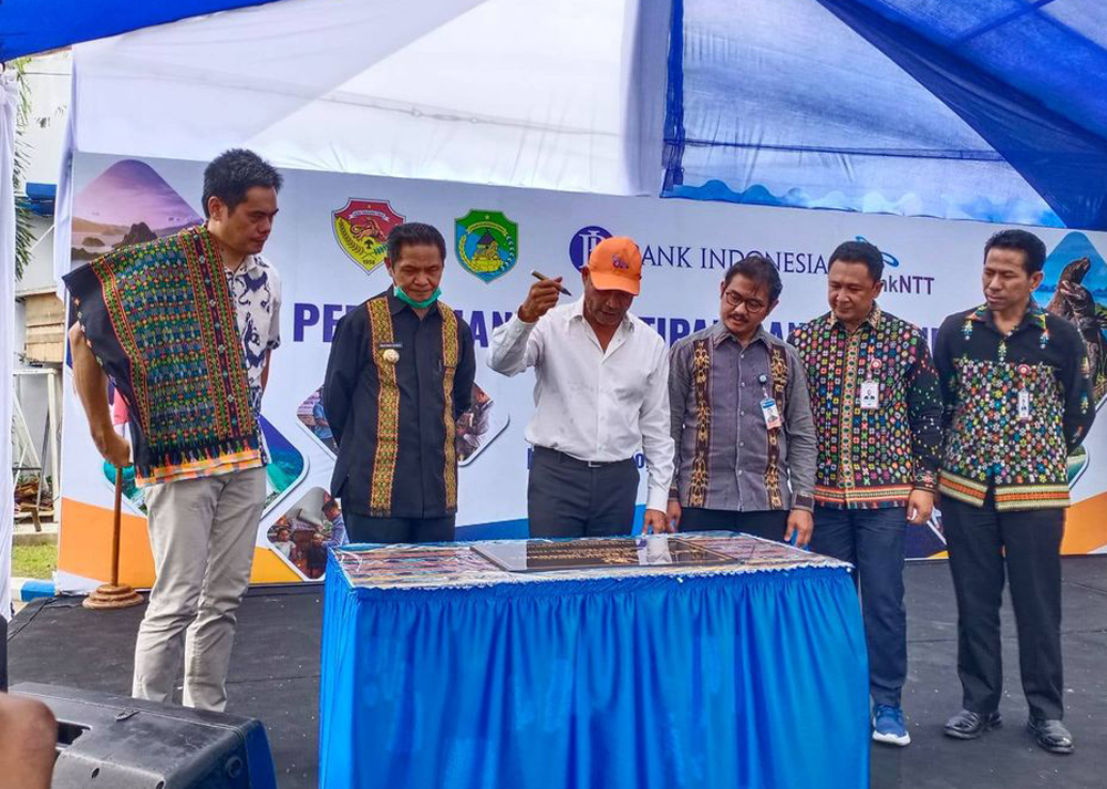 Gubernur NTT Viktor Laiskodat meresmikan kantor kas titipan Bank Indonesia kantor perwakilan NTT di Labuan Bajo, Manggarai Barat. (5/11/2020
