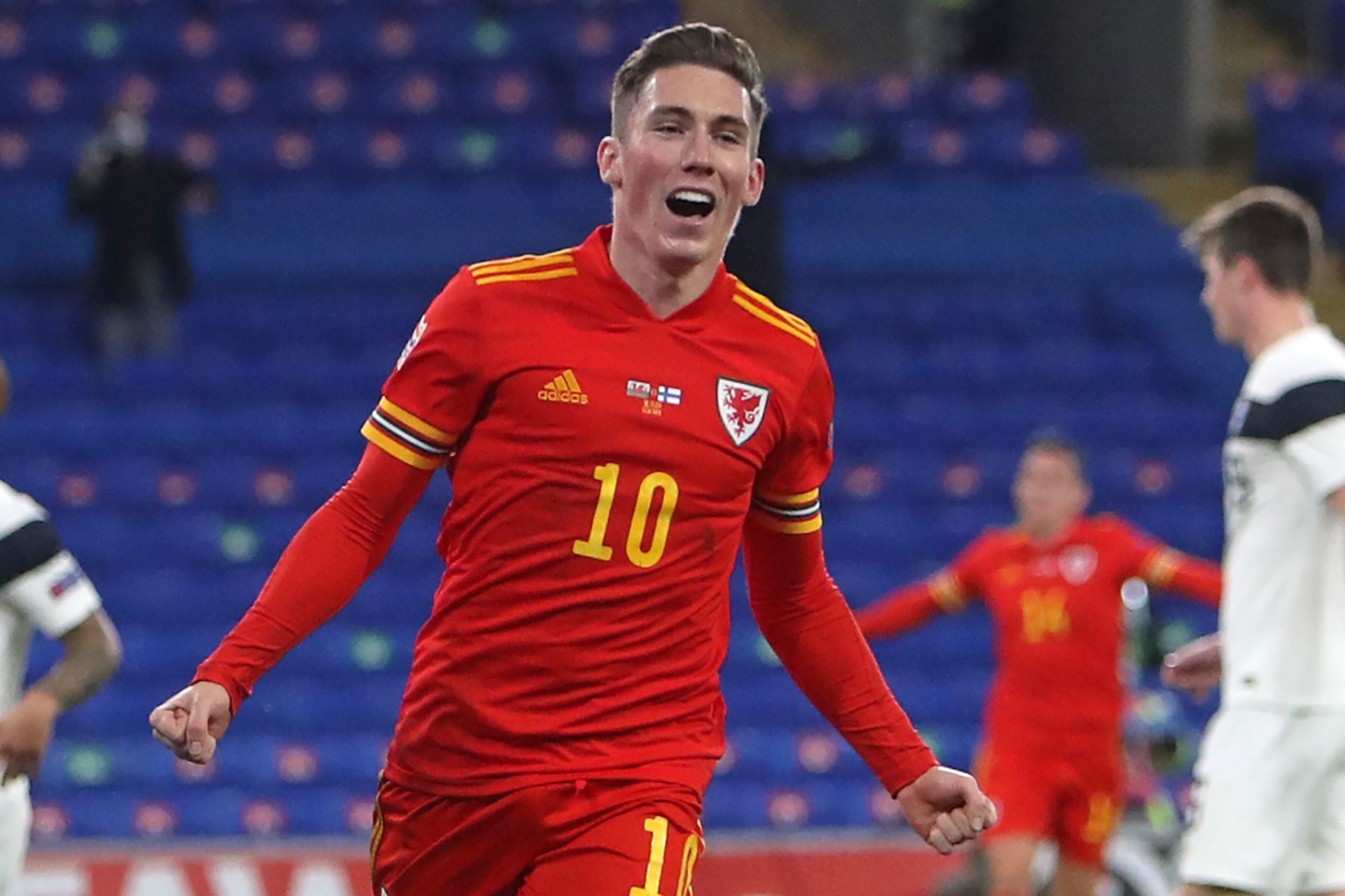 Gelandang Wales Harry Wilson melakukan selebrasi usai mencetak gol ke gawang Finlandia di laga Liga Negara UEFA.