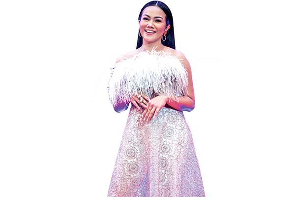 Penyanyi Yura Yunita