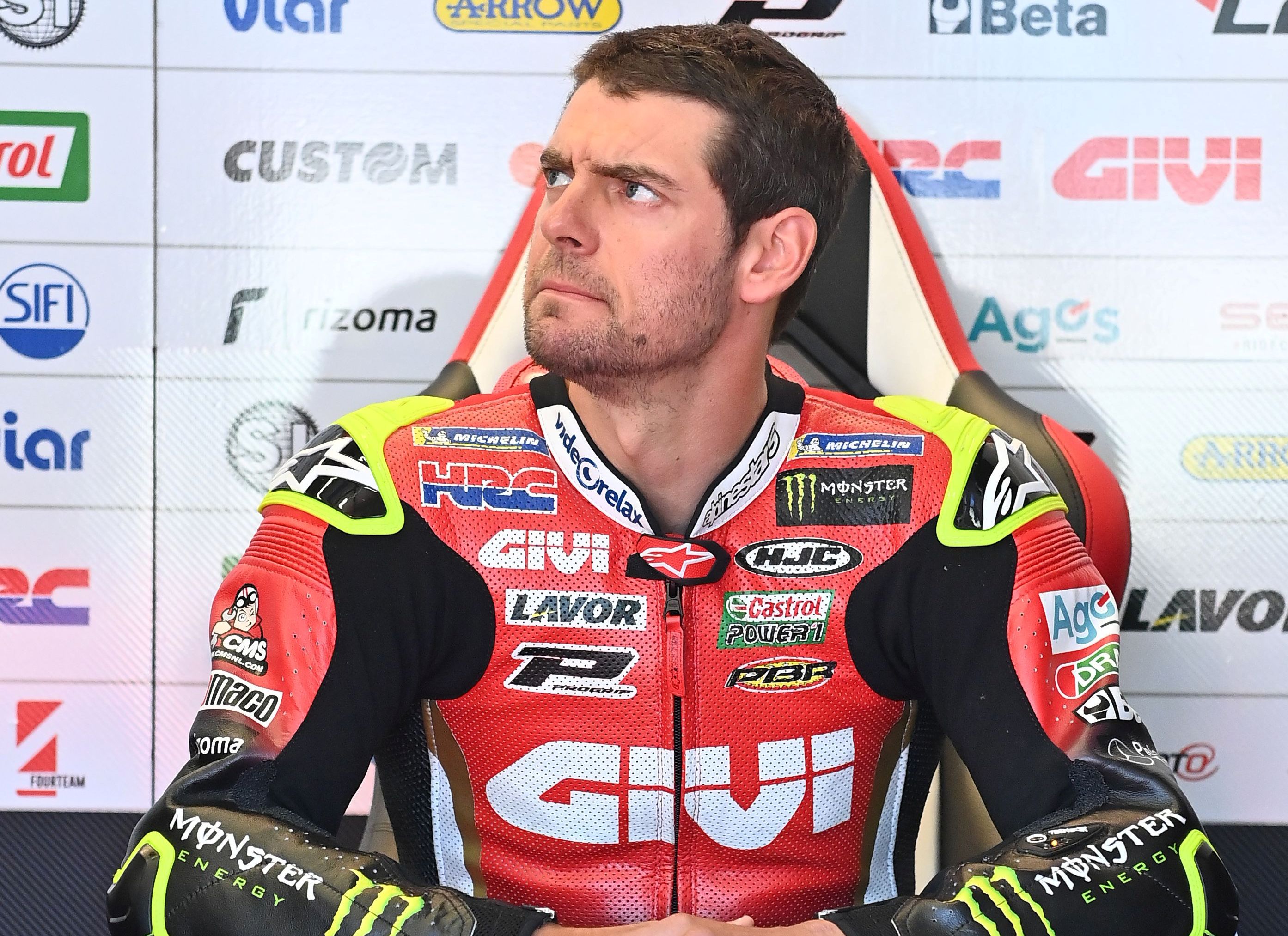 Pembalap Inggris Cal Crutchlow dari tim  LCR Honda masih belum jelas karier balapnya pada tahun depan. 