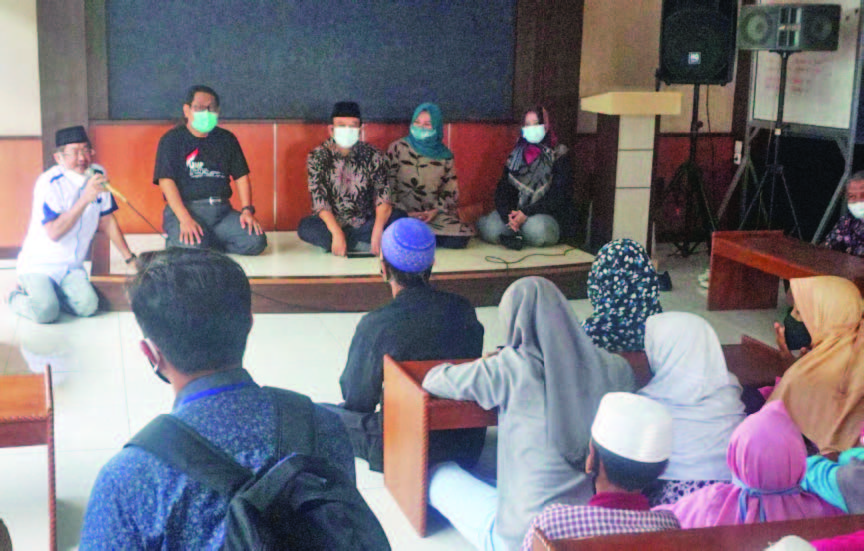 ALIH PROFESI Warga Kampung Sri Rahayu, Purwokerto Selatan, Banyumas, Jawa Tengah, mengikuti kegiatan yang menghadirkan Bupati Banyumas 