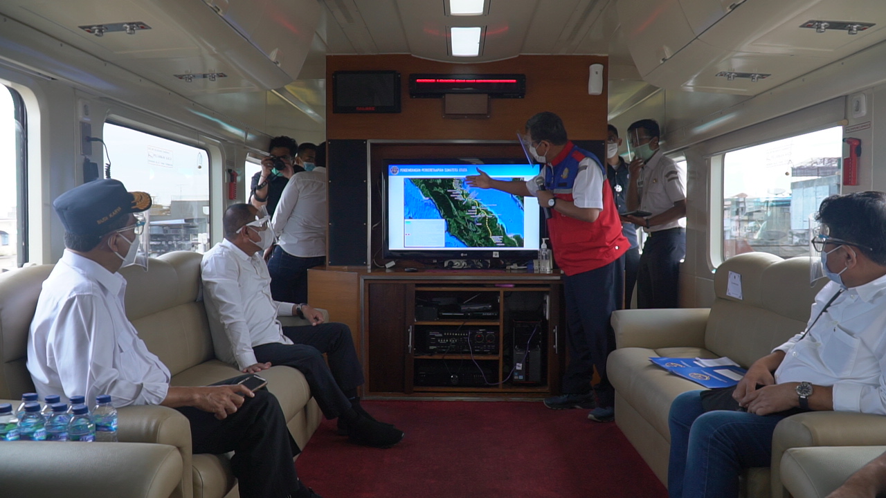 Menhub melakukan perjalanan menggunakan Kereta Api dari Stasiun Medan menuju Stasiun Lubuk Pakam.