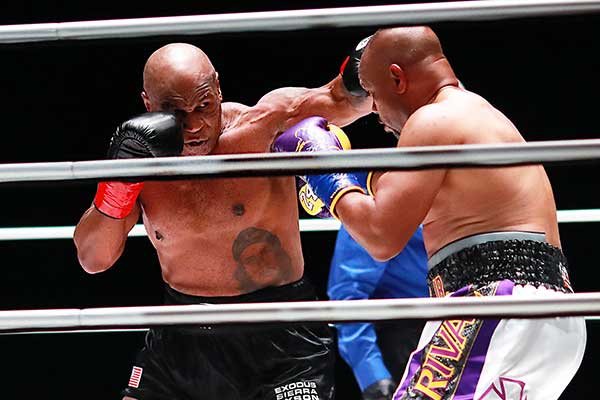 Duel Tyson Vs Jones Berakhir Imbang