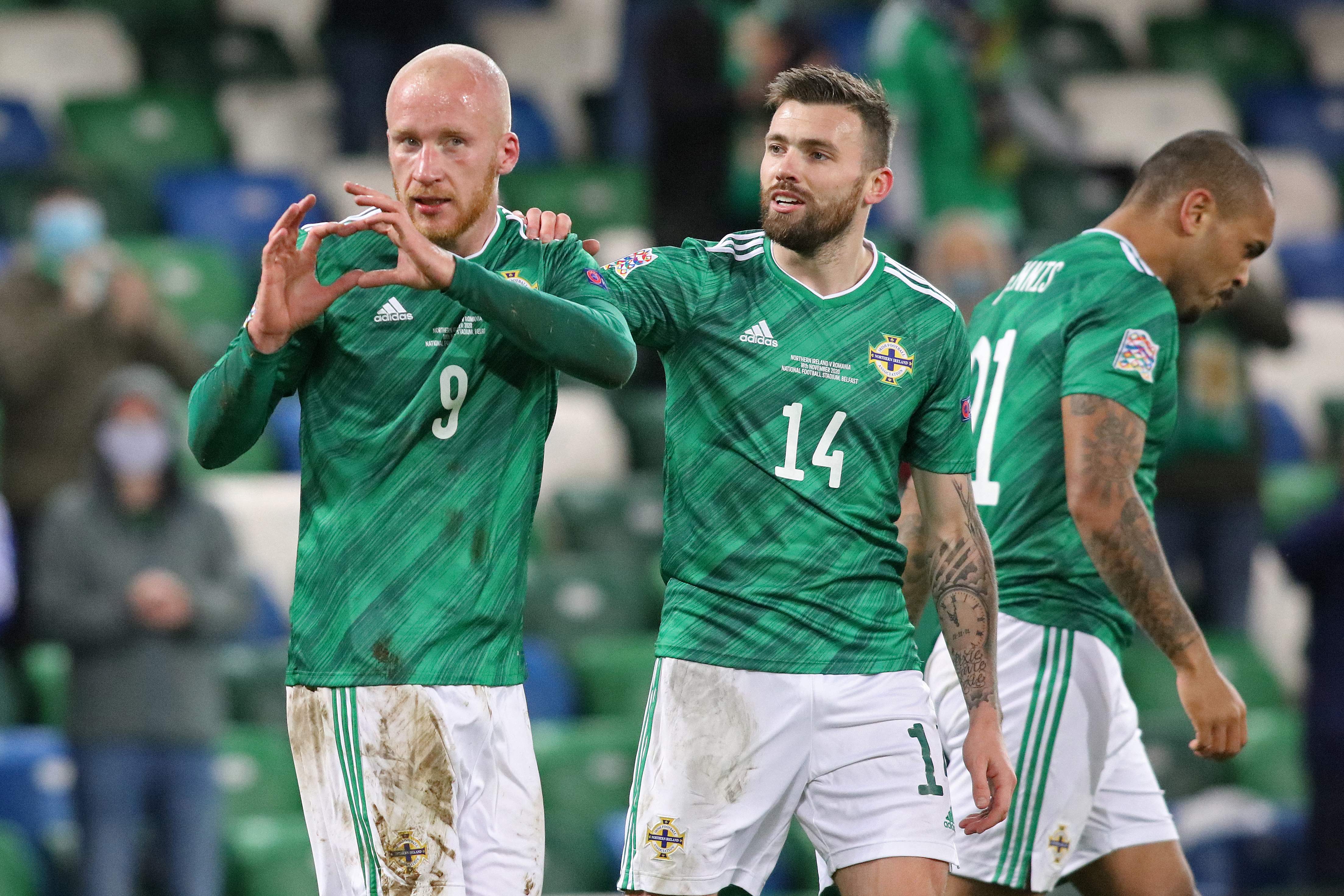 Pemain Irlandia Utara melakukan selebrasi usai mencetak gol ke gawang lawan.