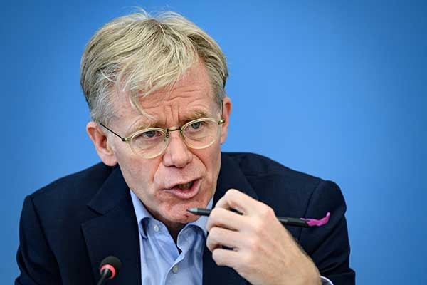 Pejabat senior Organisasi Kesehatan Dunia (WHO), Bruce Aylward