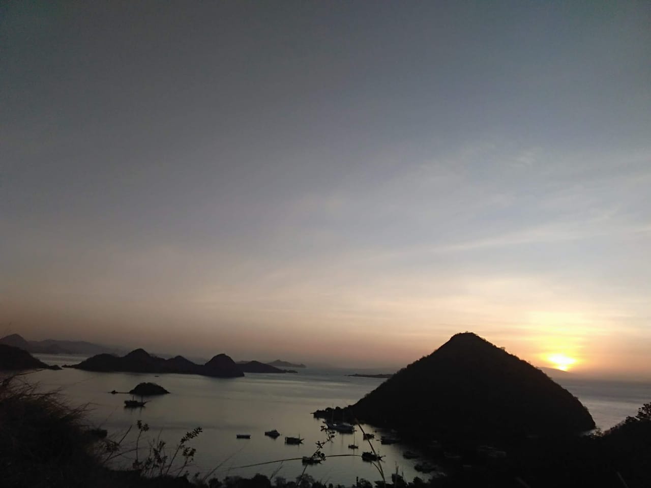 Panorama matahari terbenam di Labuan Bajo, NTT.