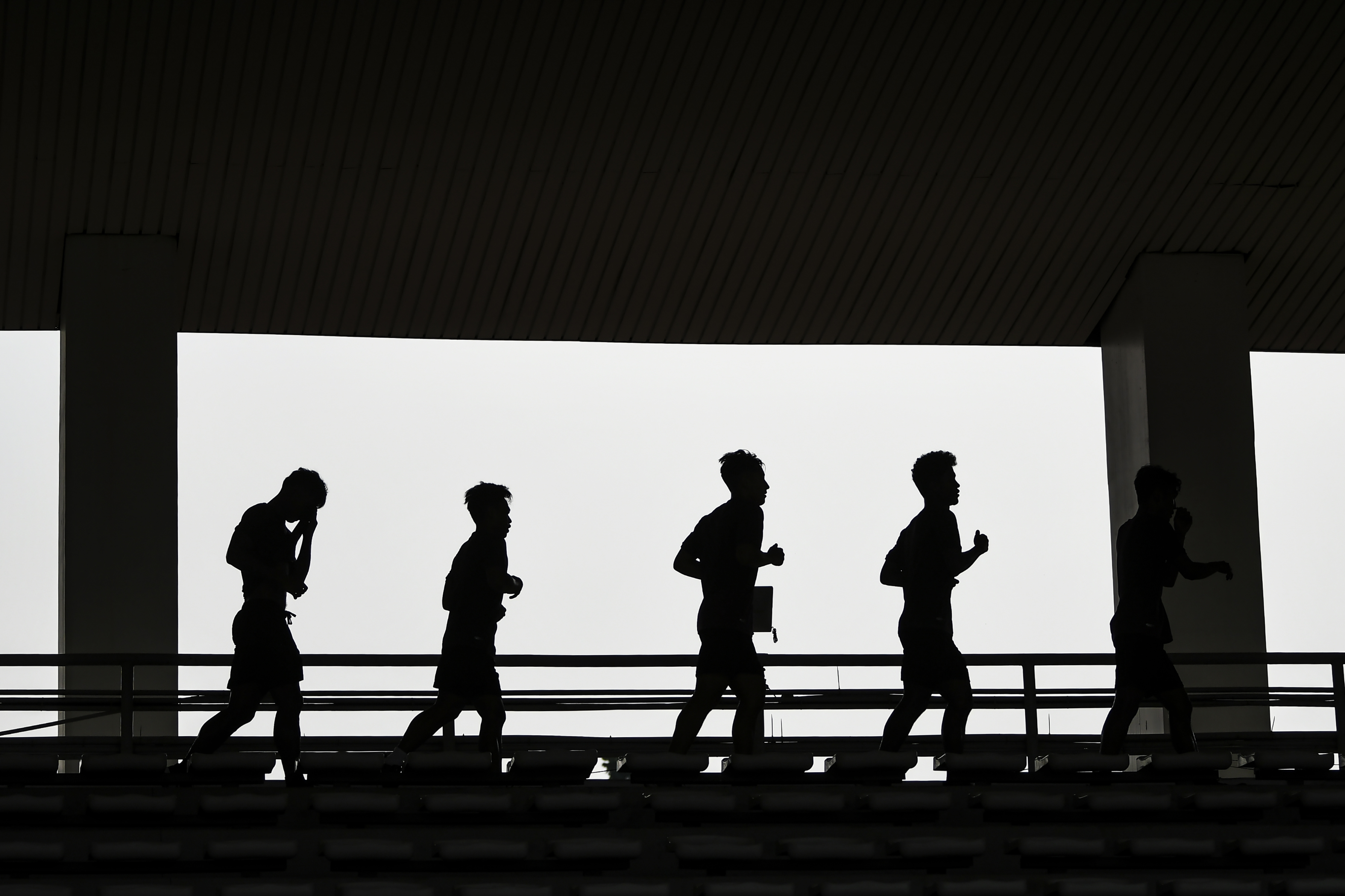 Sejumlah pemain timnas U-19 Indonesia tengah berlatih di Stadion Madya, Senayan, Jakarta, Selasa (17/11).