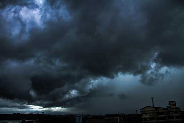 Angin Kencang dan Banjir Imbas Cuaca Ekstrem