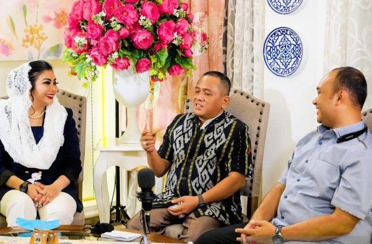 Live streaming podcast Simac TV dengan tema 