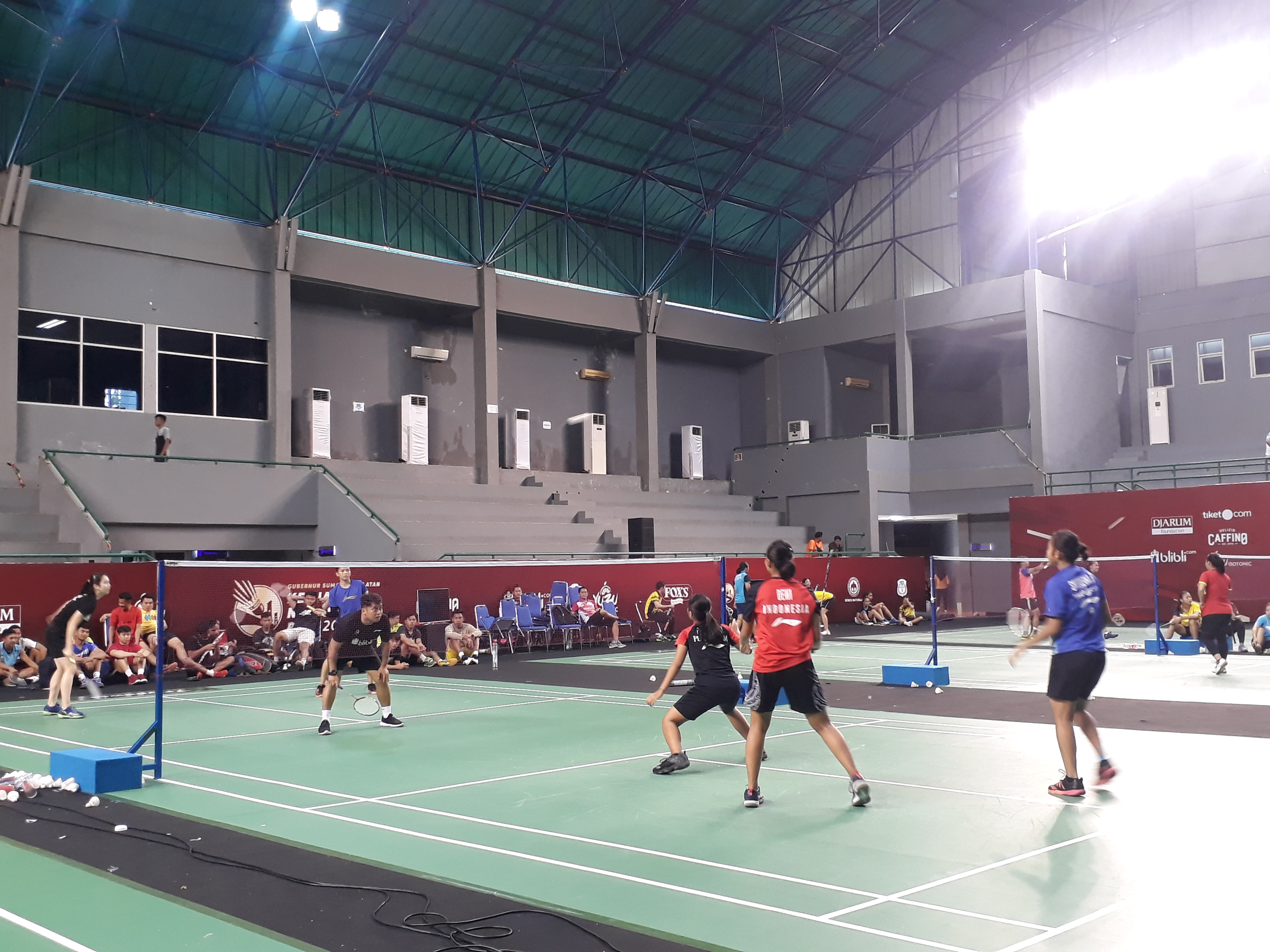 Sejumlah atlet PBSI tengah berlatih di Jakabaring Sport City Palembang, Sumatra Selatan.