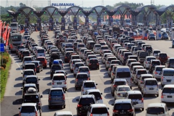 Ilustrasi -- Foto Kepadatan kendaraan di Tol Cipali 