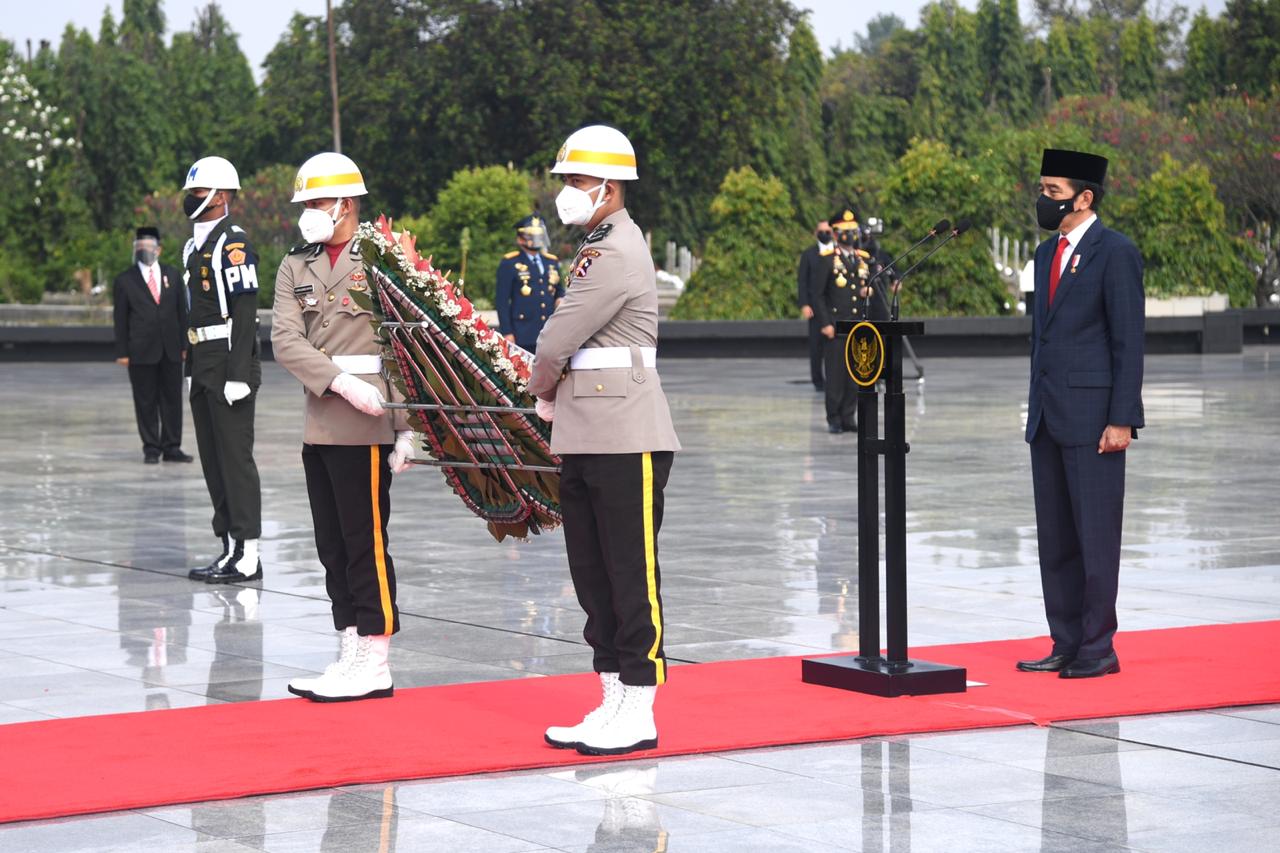 Presiden Joko Widodo memimpin Upacara Ziarah Nasional dalam rangka memperingati Hari Pahlawan 10 November 2020.