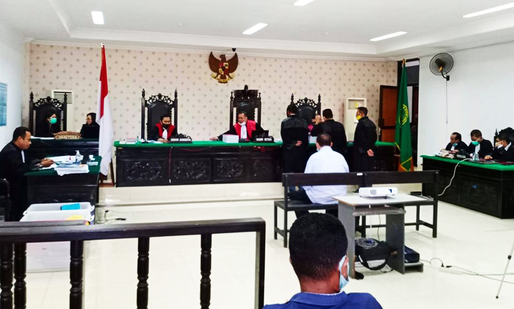 Mantan Wali Kota Kupang Jonas Salean menjalani sidan perdana skandal aset tanah pemkot, Selasa (3/11/2020)