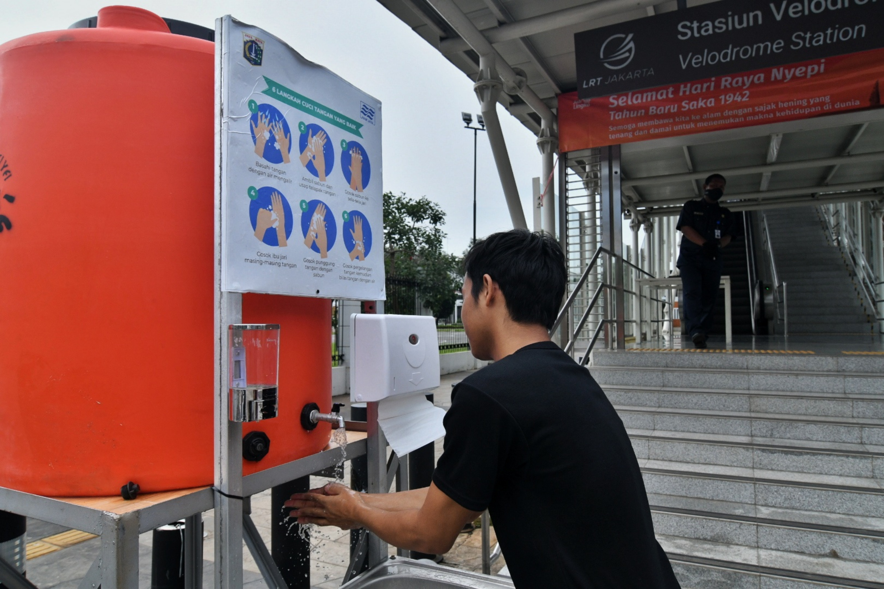 Ilustrasi: PAM Jaya sediakan fasilitas cuci tangan umum