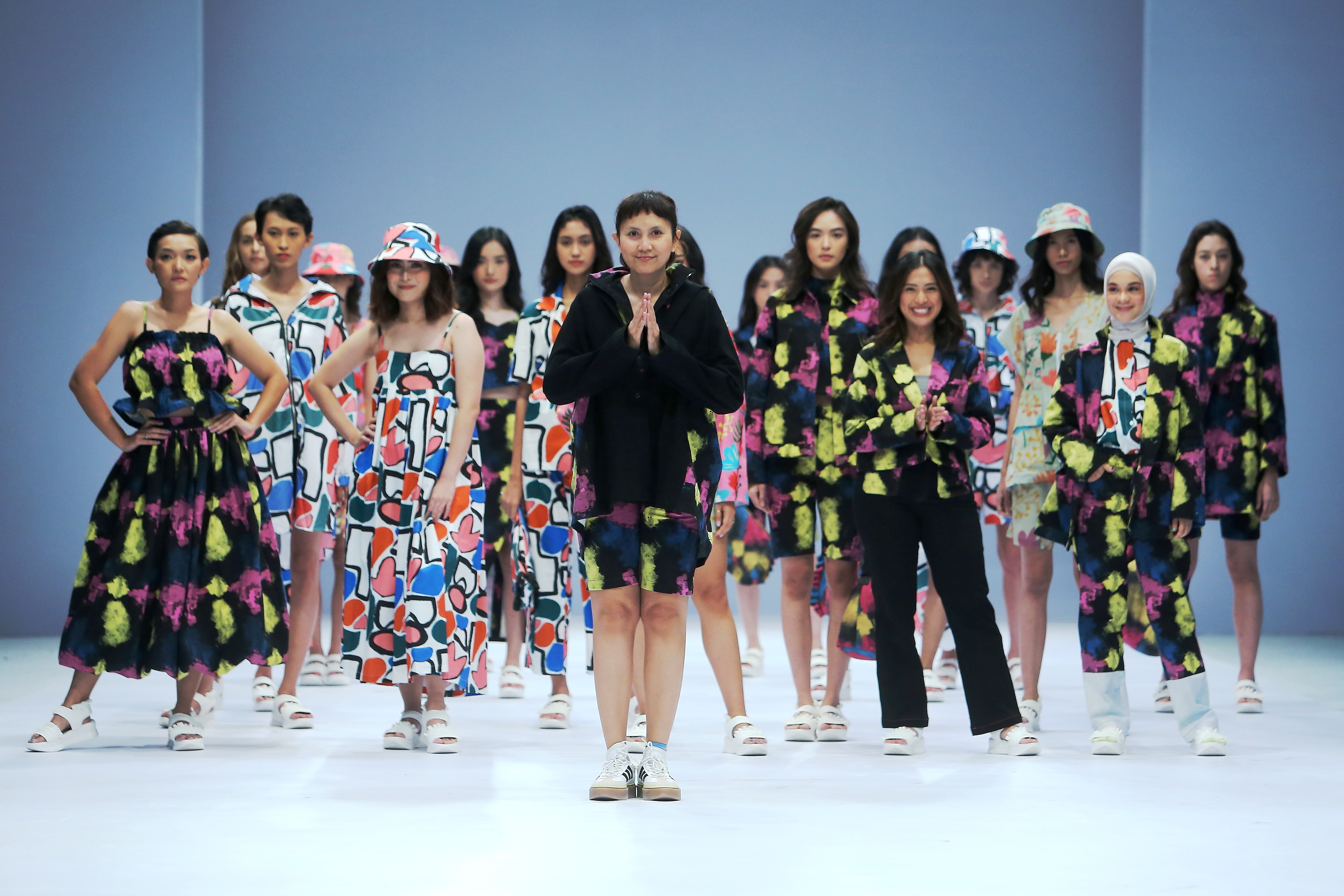 Parade Koleksi Desainer Ternama di Jakarta Fashion Week 2021
