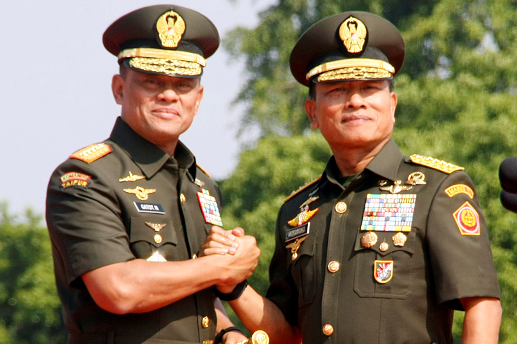 Gatot Nurmantyo dan Moeldoko saat Upacara Serah Terima Jabatan (Sertijab) Panglima TNI di Jakarta Timur, Selasa (14/7/2015). 