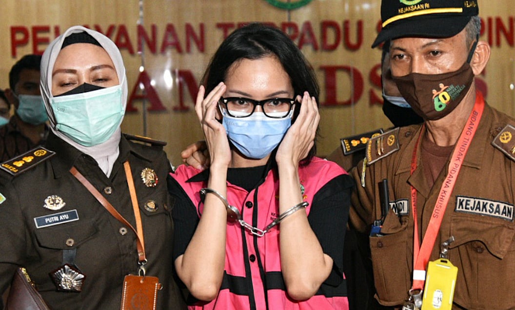 Terdakwa Jaksa Pinangki Sirna Malasari tersangkut dugaan gratifikasi pengurusan fatwa di Mahkamah Agung (MA) Joko Tjandra.