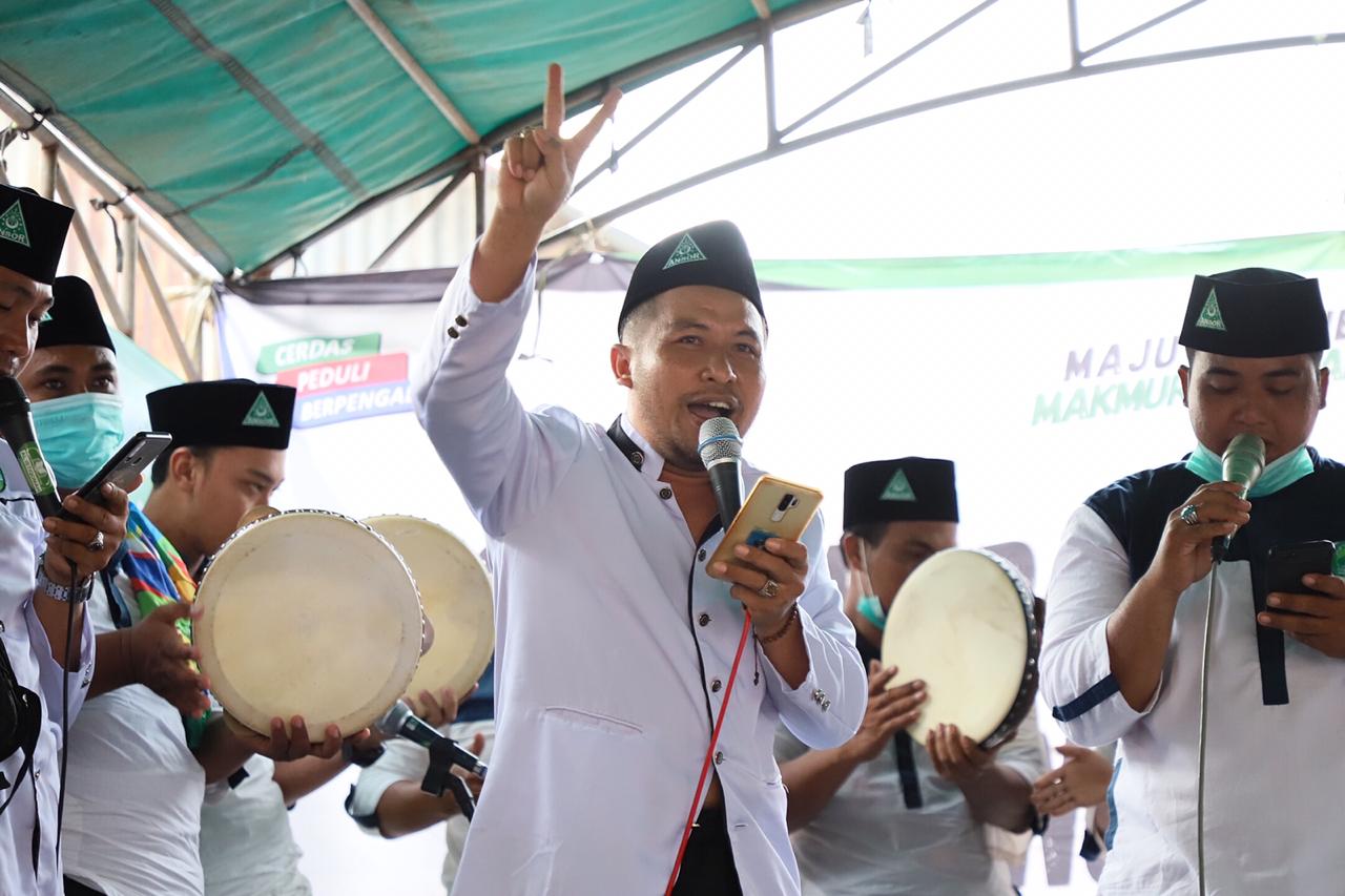  Tokoh masyarakat Ngangel, Subechan, memberi dukungan kepada pasangan calon Wali Kota dan Wakil Wali Kota Surabaya, Machfud Arifin-Mujiaman.
