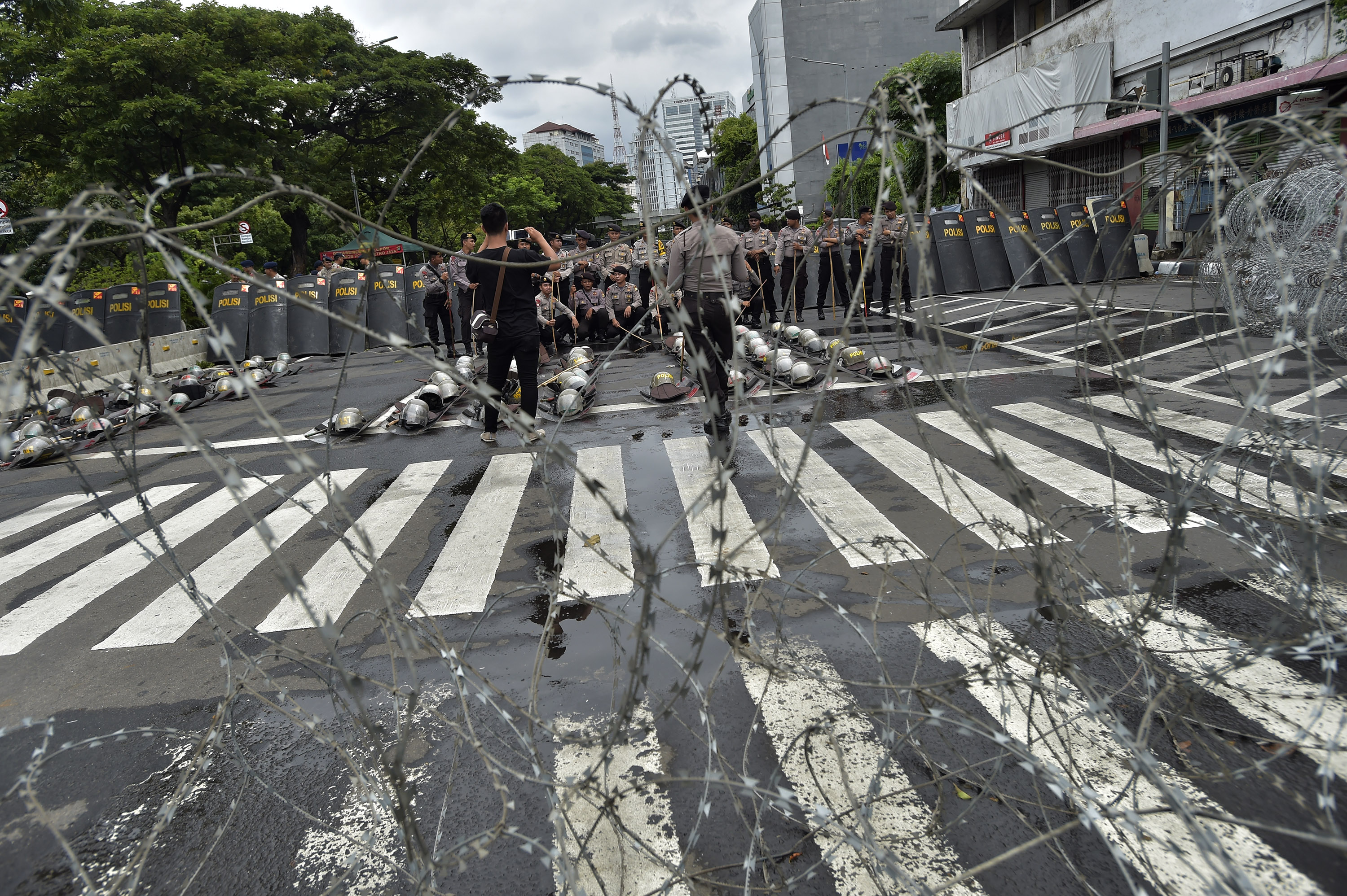 Pengamanan unjuk rasa di kawasan Harmoni, Jakarta.
