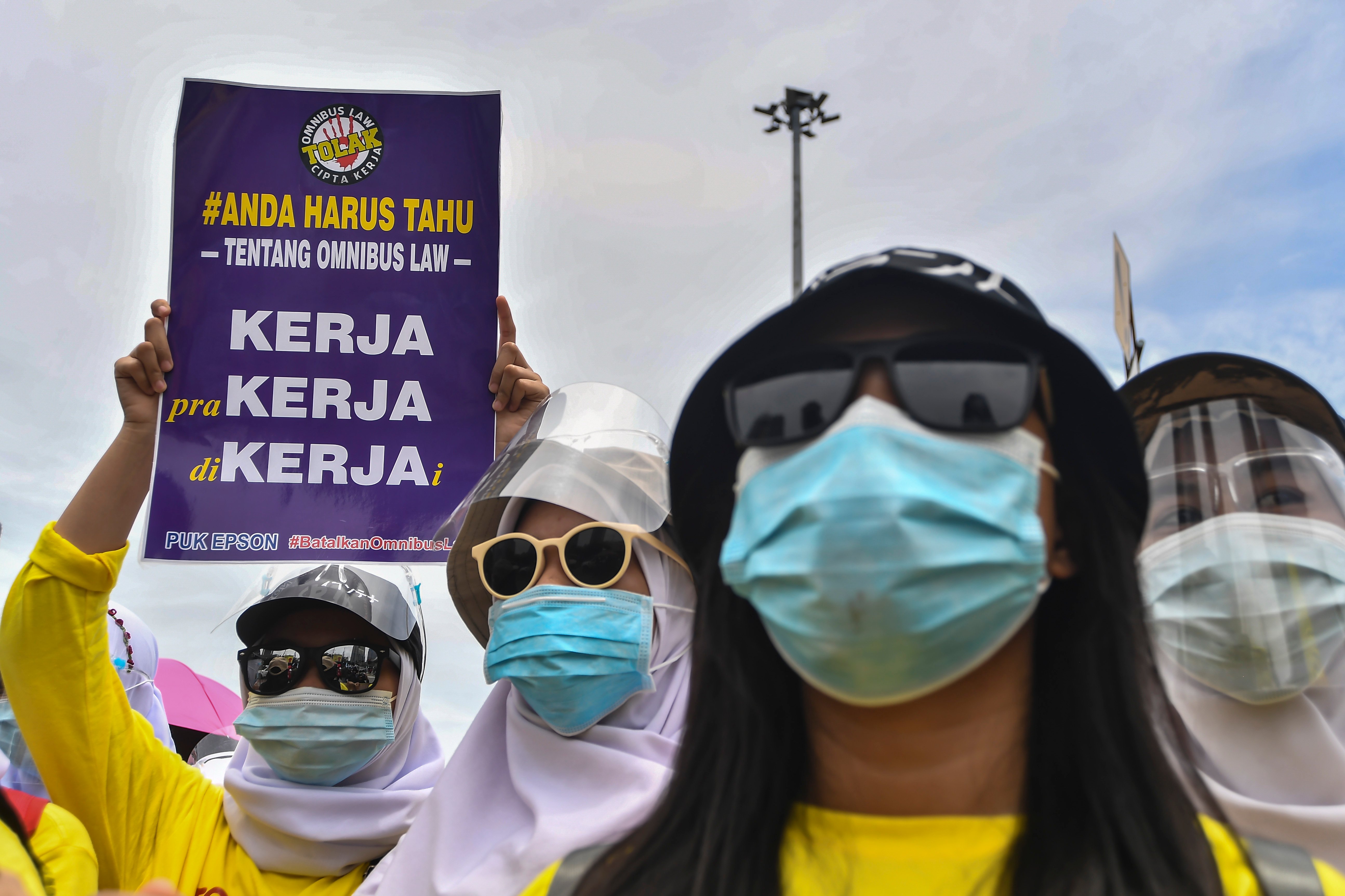 Aksis demonstrasi menolak UU CIpta Kerja