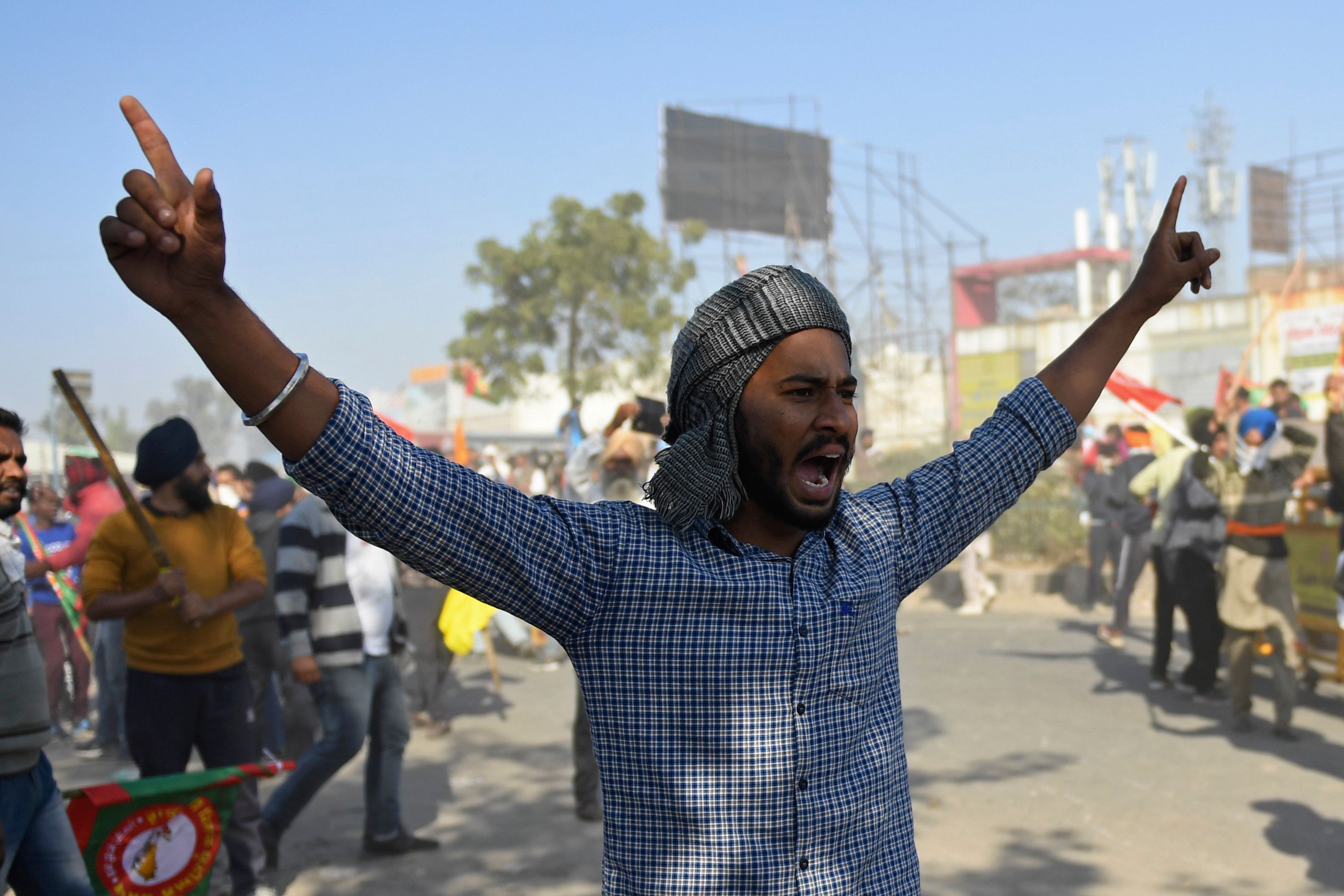 Aksi protes petani di India berujung bentrok dengan petugas kepolisian.