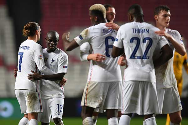 Pesepak bola Prancis meluapkan kegembiraan setelah mengalah Portugal 1-0, di ajang  UEFA Nations League
