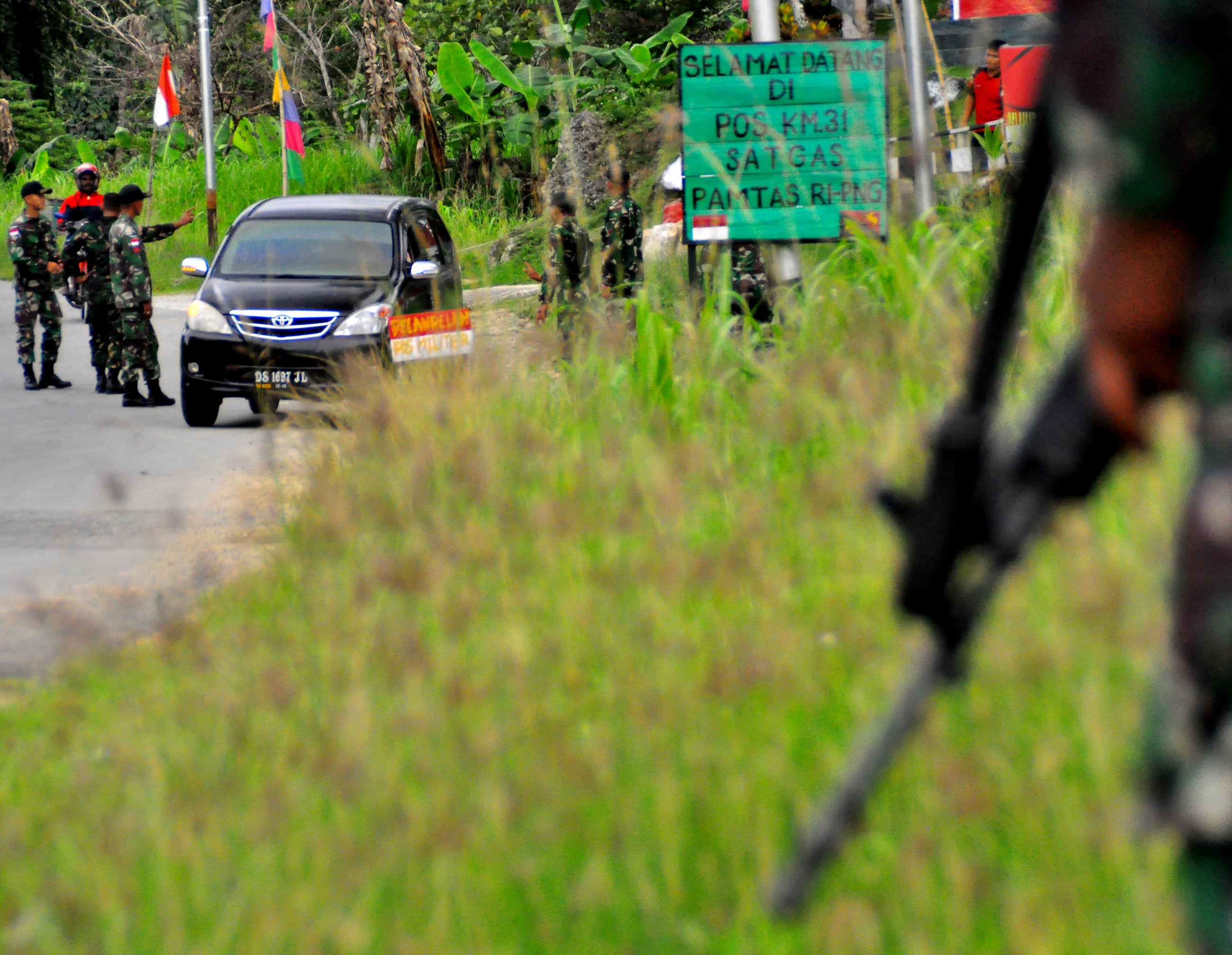 Pasukan TNI berjaga di Kabupaten Keerom, Papua