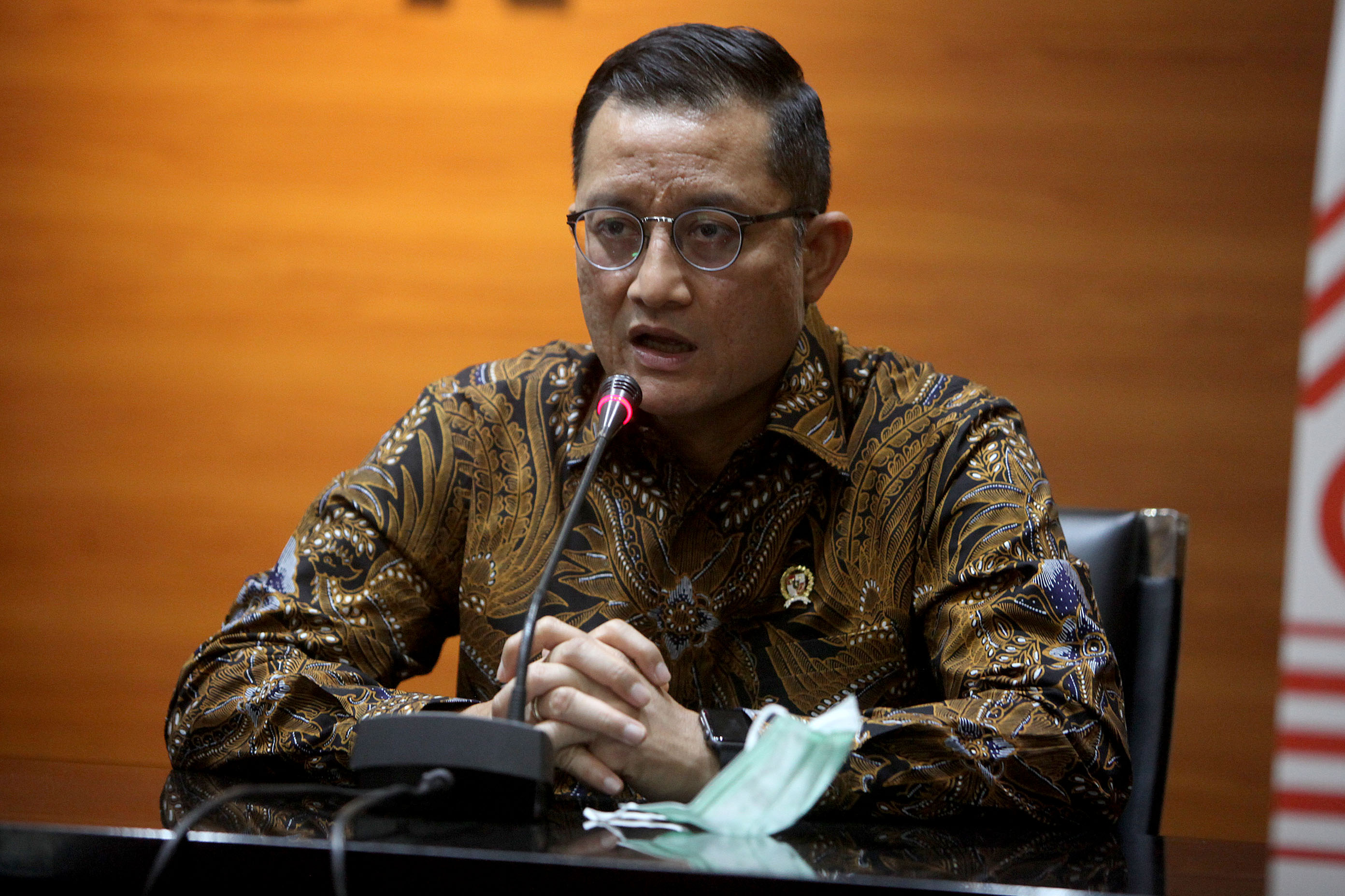 Menteri Sosial Juliari Batubara usai melakukan pertemuan di gedung KPK Merah Putih, Rasuna Said, Jakarta, Rabu (9/9).