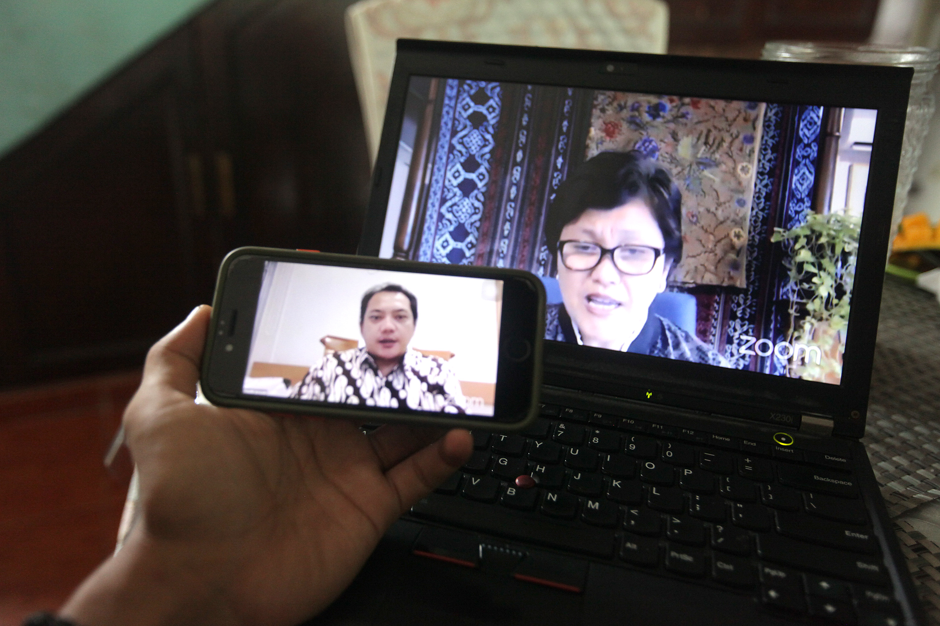 Wakil Ketua MPR RI Lestari Moerdijat (kanan) dan anggota Badan Legislasi DPR dari Fraksi Partai NasDem Taufik Basari.