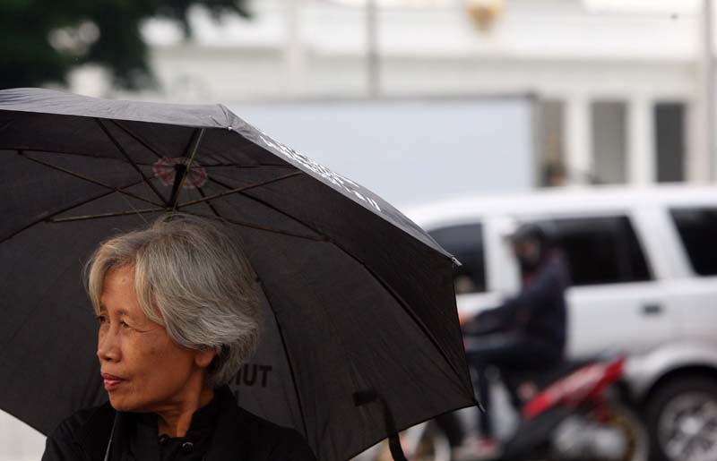 Sumarsih, ibunda Bernardus Realino Norma Irmawan, mahasiswa Atma Jaya yang tewas dalam peristiwa Semanggi 1998 