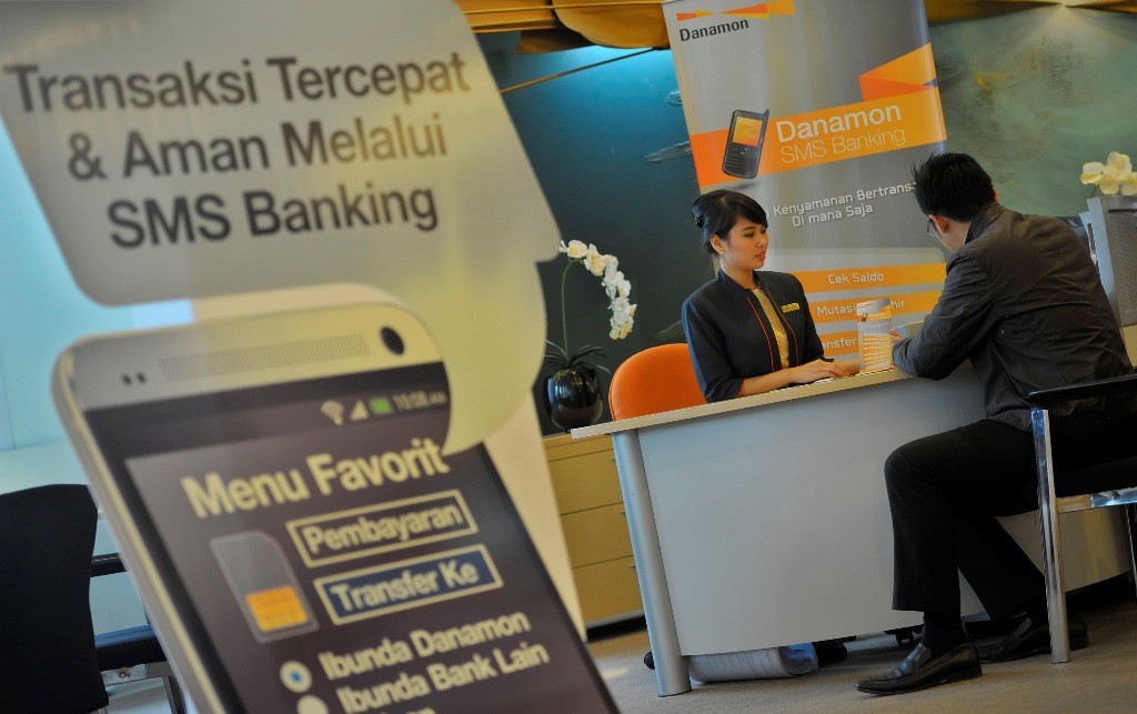 Bank Danamon menerapkan prinsip limit to know sehingga tidak semua karyawan ataupun internal memiliki akses ke core banking.