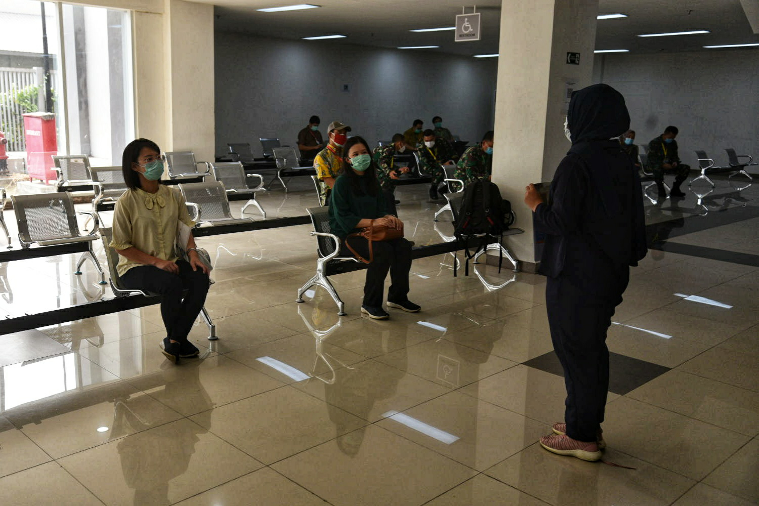 Ilustrasi: penerimaan pasien isolasi mandiri di RSD Wisma Atlet Kemayoran