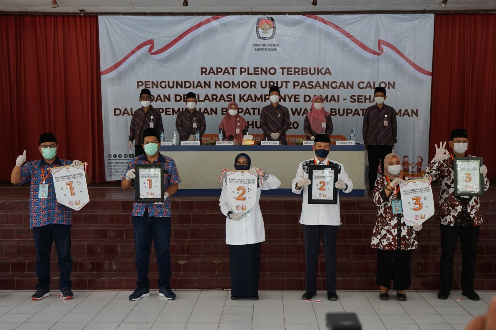 Calon Bupati-Wakil Bupati Sleman Kustini-Danang (kanan), Sri Muslimatun-Amin Purnama (tengah) dan Danang Wicaksana Sulistya-Agus Choliq.
