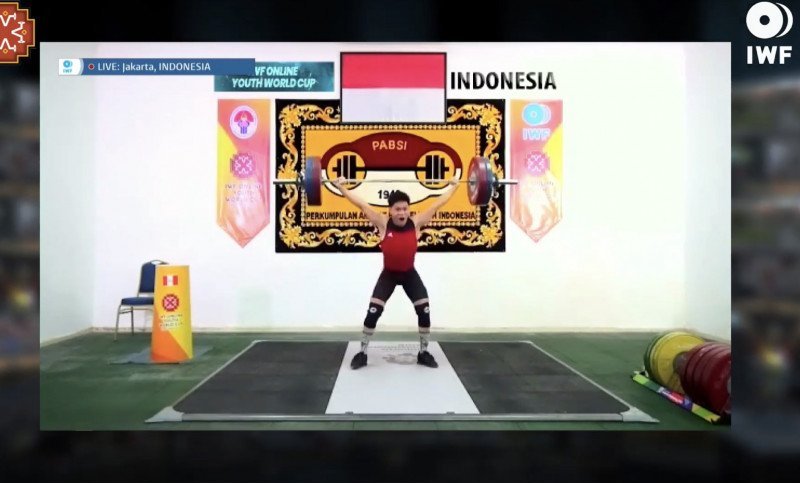 Lifter putra Indonesia Muhammad Faathir meraih medali emas pada Kejuaraan Dunia Remaja Virtual 2020 