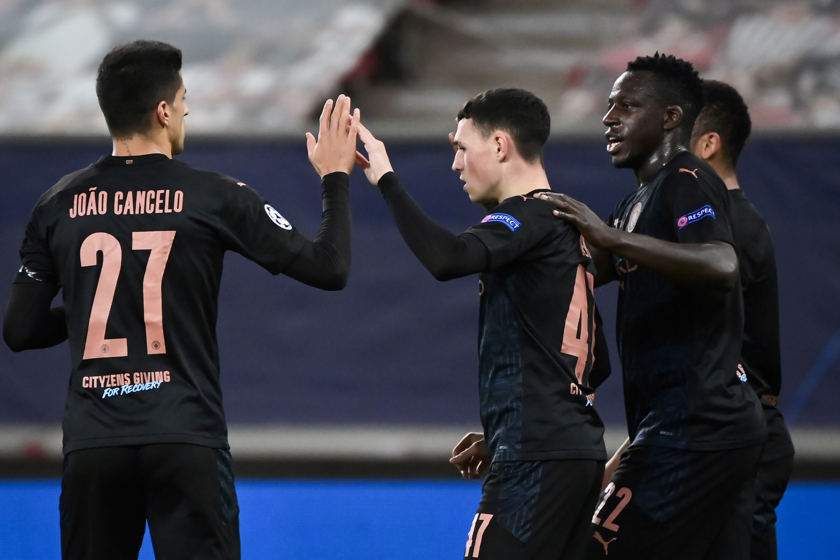 Phil Foden (tengah) mencetak gol tunggal kemenangan Manchester City atas Olimpiakos dalam lanjutan penyisihan Liga Champions, Kamis (26/11).