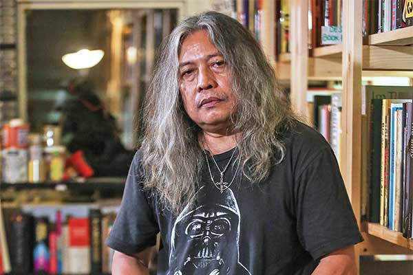 Jurnalis foto senior Tanah Air, Oscar Motuloh