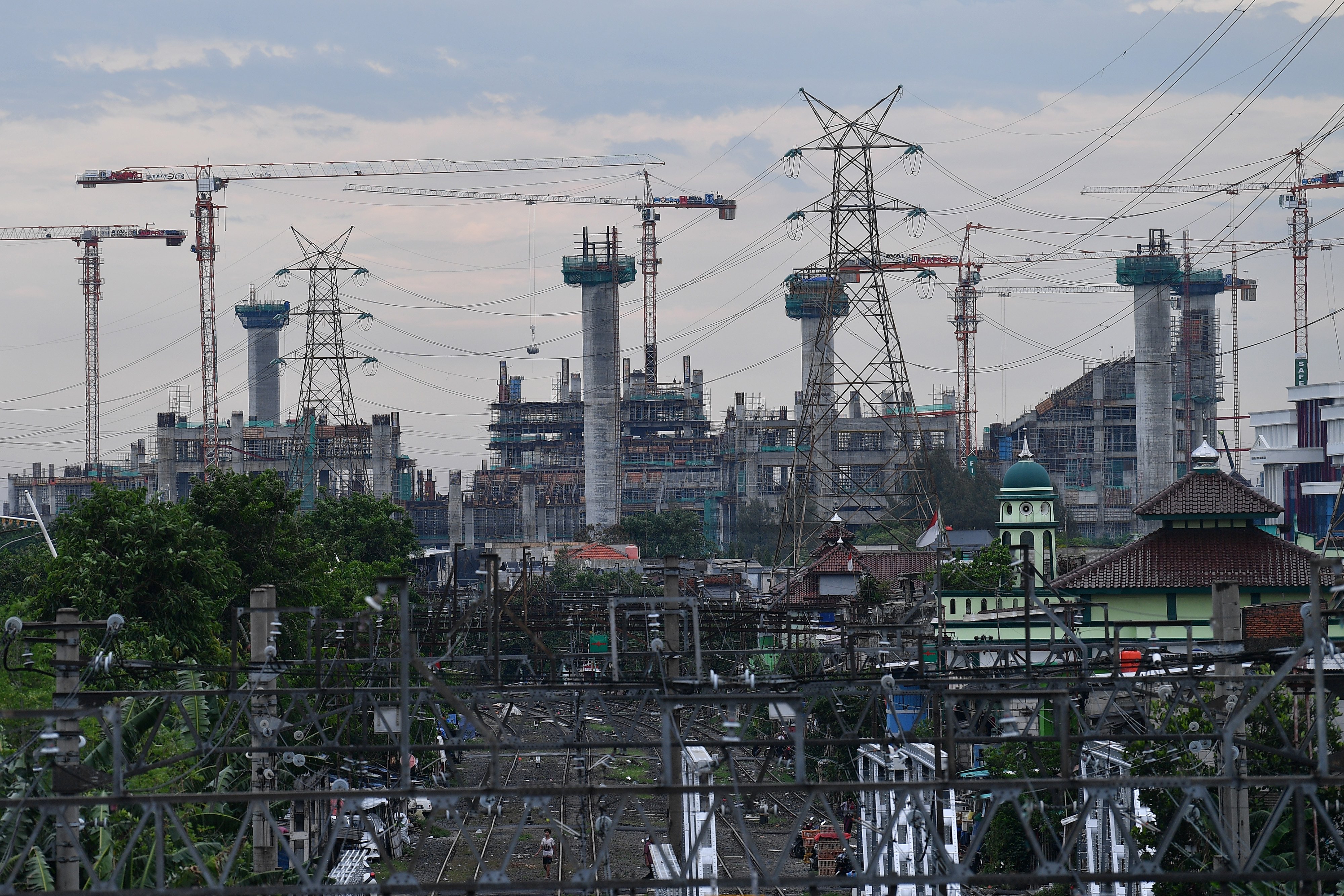 Aktivitas perekonomian triwulan III 2020 telah menunjukkan adanya pemulihan setelah pada triwulan II mengalami tekanan .