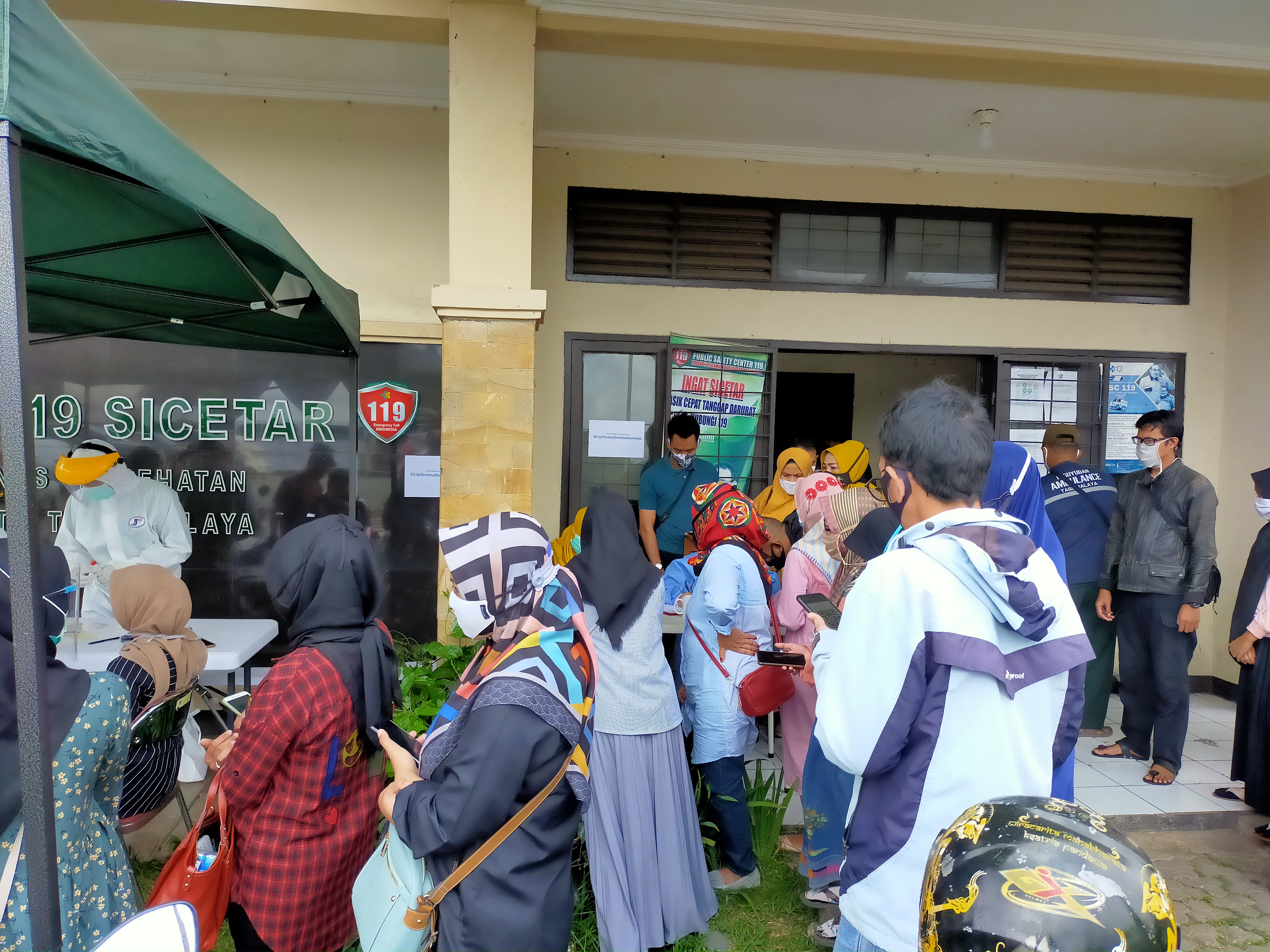 TES SWAB: Dinas Kesehatan Kota Tasikmalaya menggelar swab massal kepada 200 pegawai dan warga. 